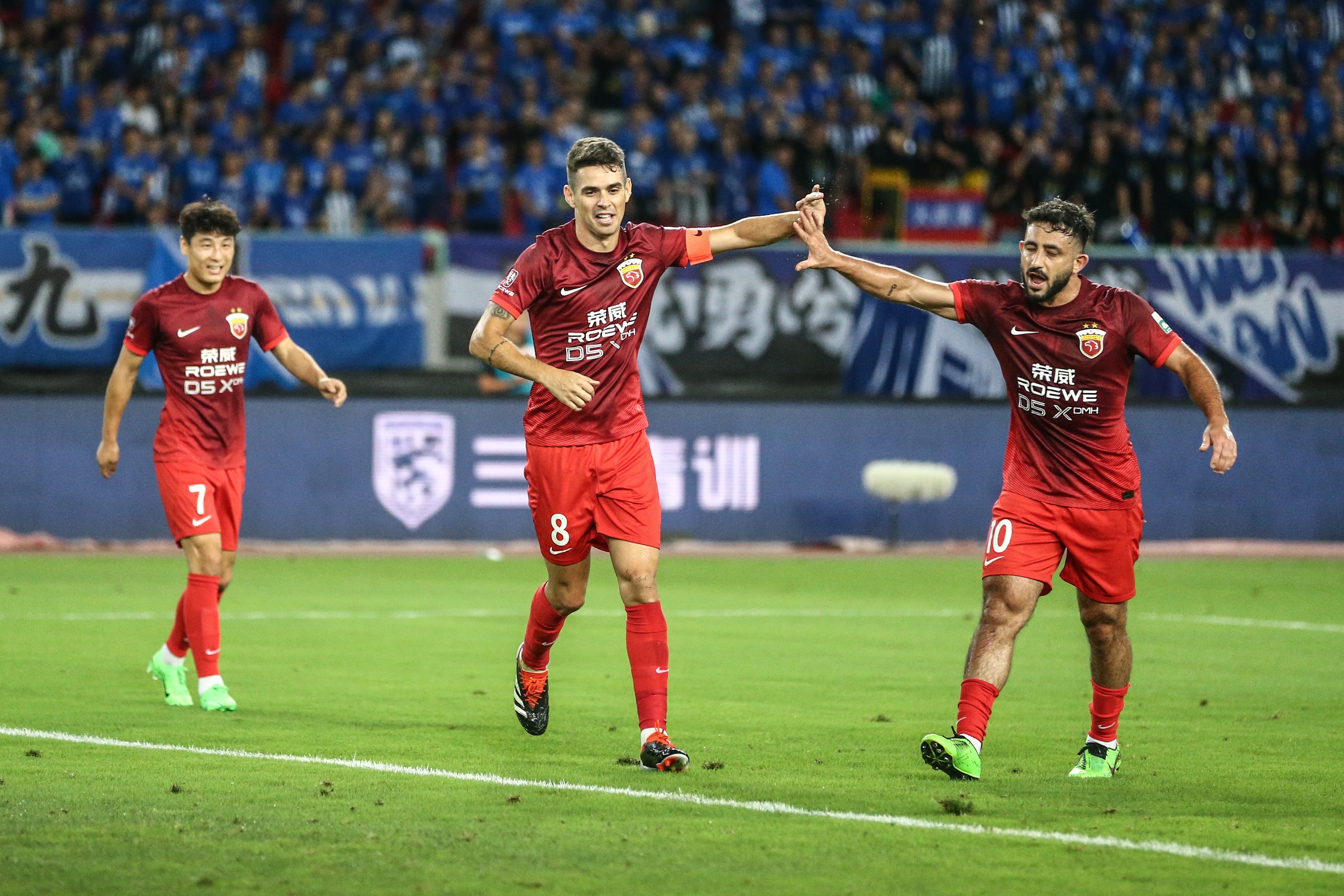 中超新科劲旅崭露头角，争夺冠军席位