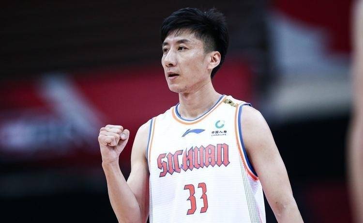 四川男篮新晋球员崭露头角，展现实力