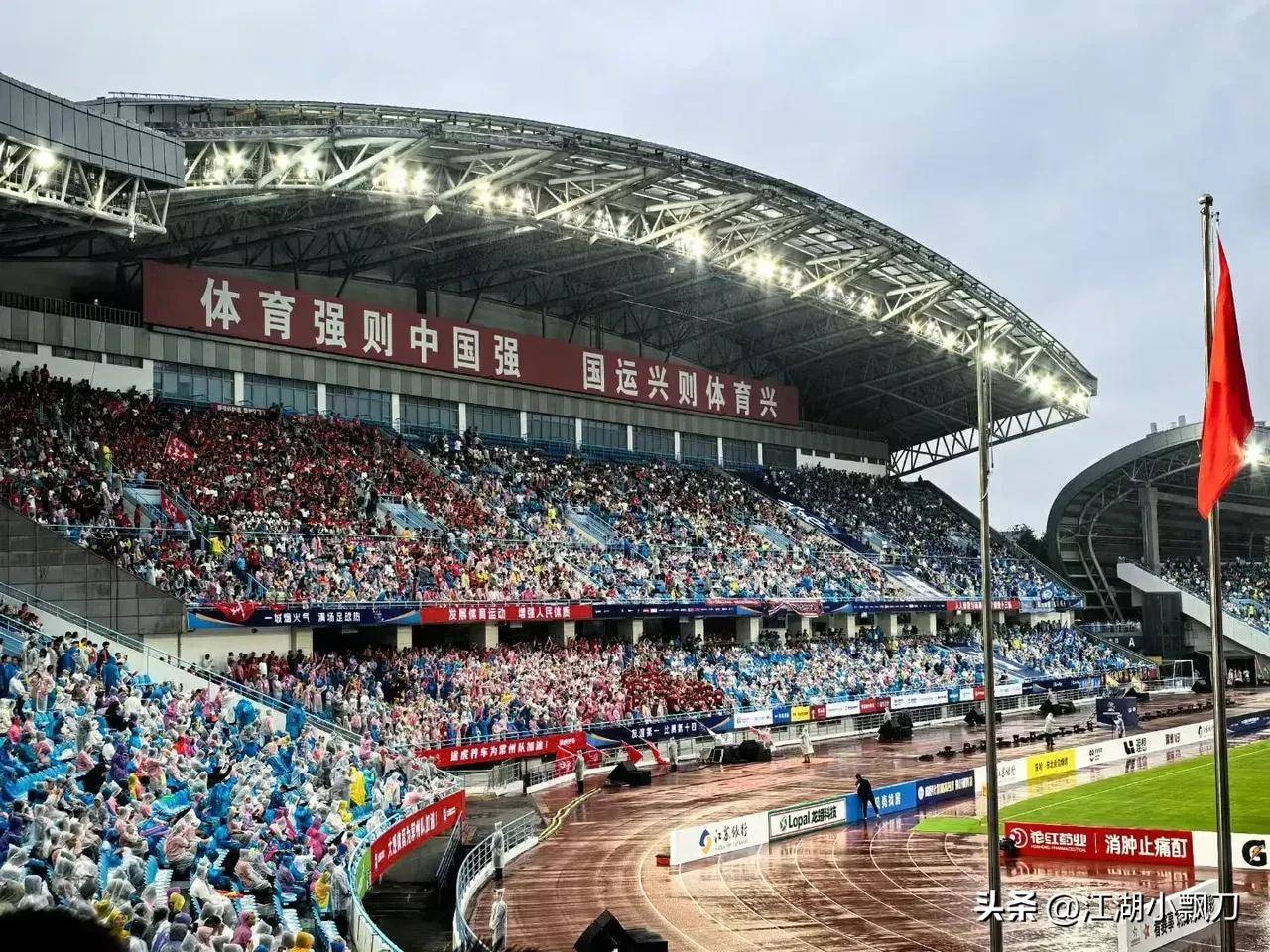 爱游戏中国官网-战胜劲旅，球队成功称霸关键比赛