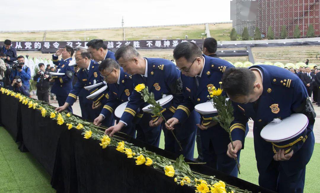 勇士队球员展开家乡支援活动，传递爱与温暖！