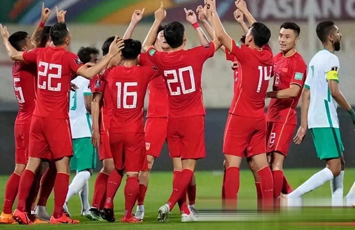 爱游戏登录入口-国家队备战世界杯，备战战术调整训练