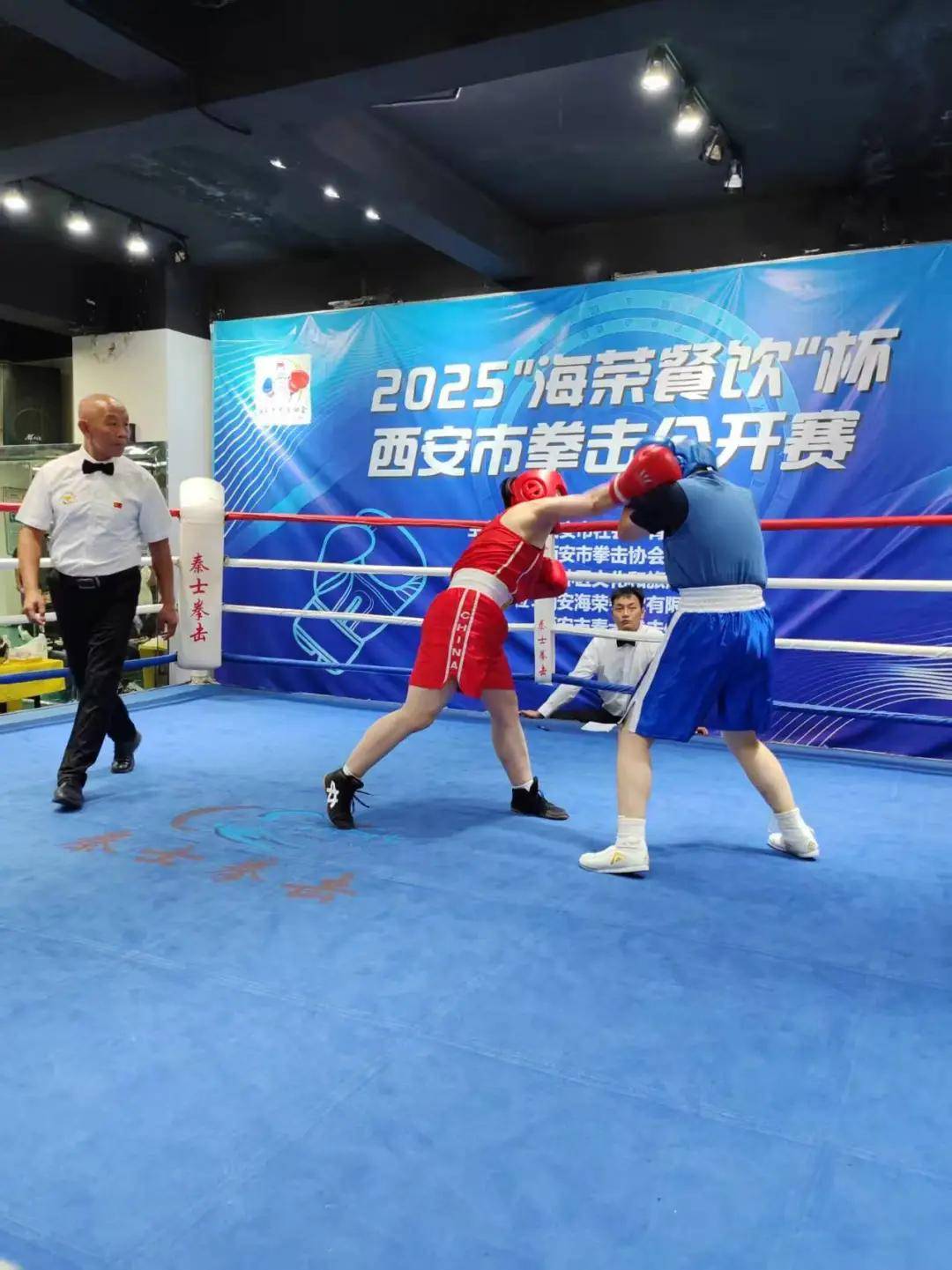 拳击比赛激烈角逐，终极对决即将上演