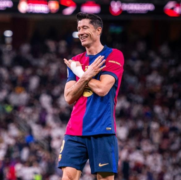 爱游戏在线登录-莱万神奇进球成为比赛焦点，球迷热议不已的简单介绍