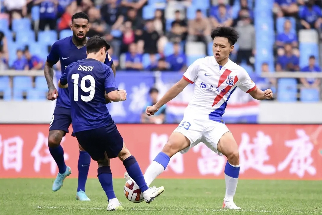 爱游戏网页版登录入口-巴恩茅斯客场逆袭，取得非常重要胜利